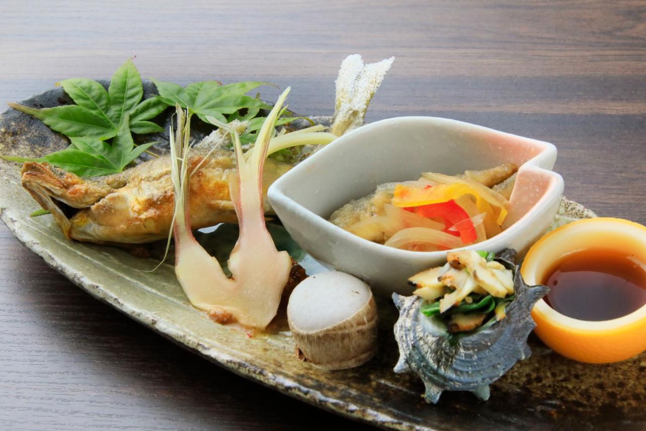 ホテル 伊豆 一碧湖 レイクサイド テラス 伊東市 エクステリア 写真
